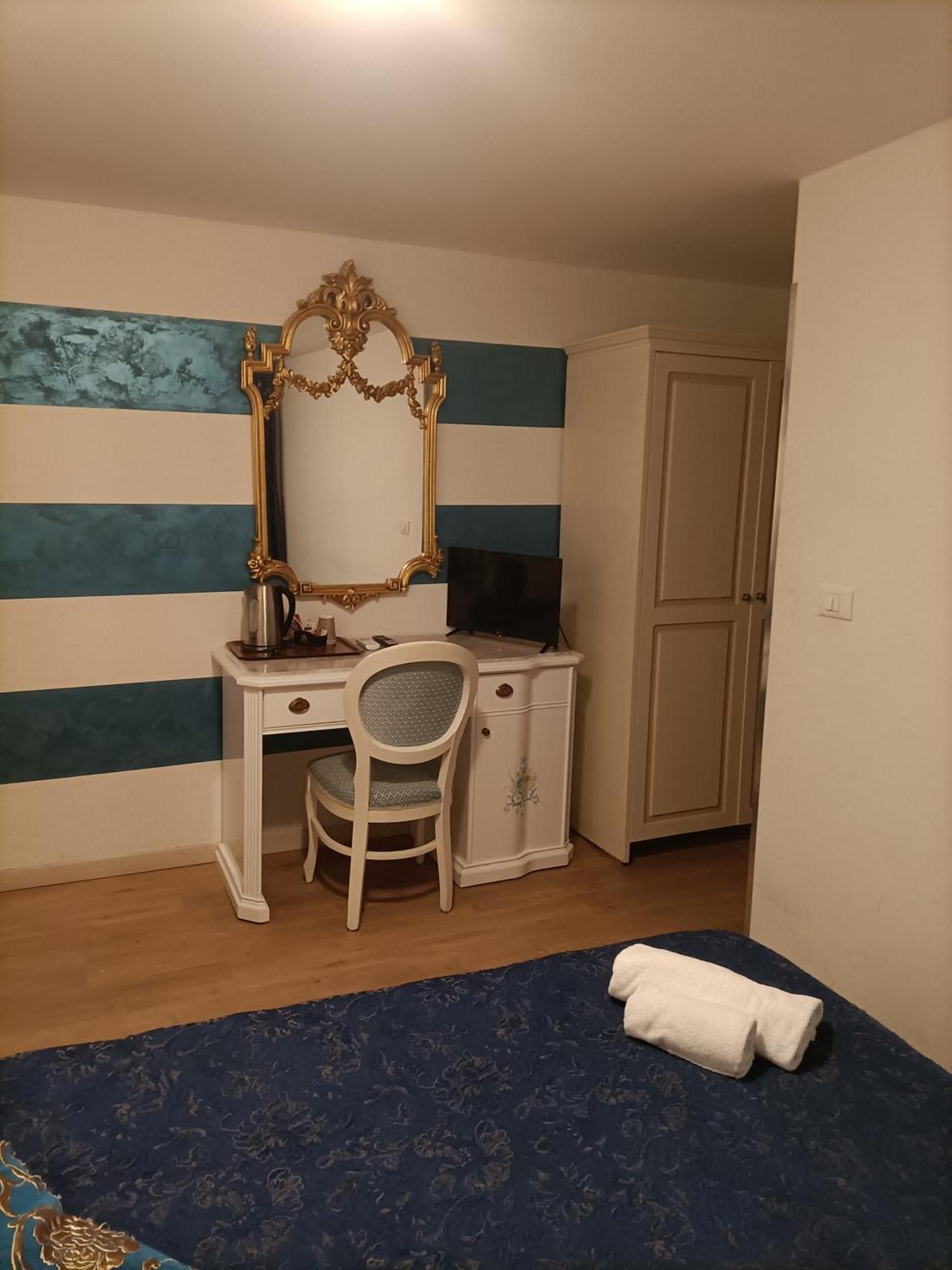 Palazzo Lion Morosini - Check In Presso Locanda Ai Santi Apostoli Venice Exterior photo