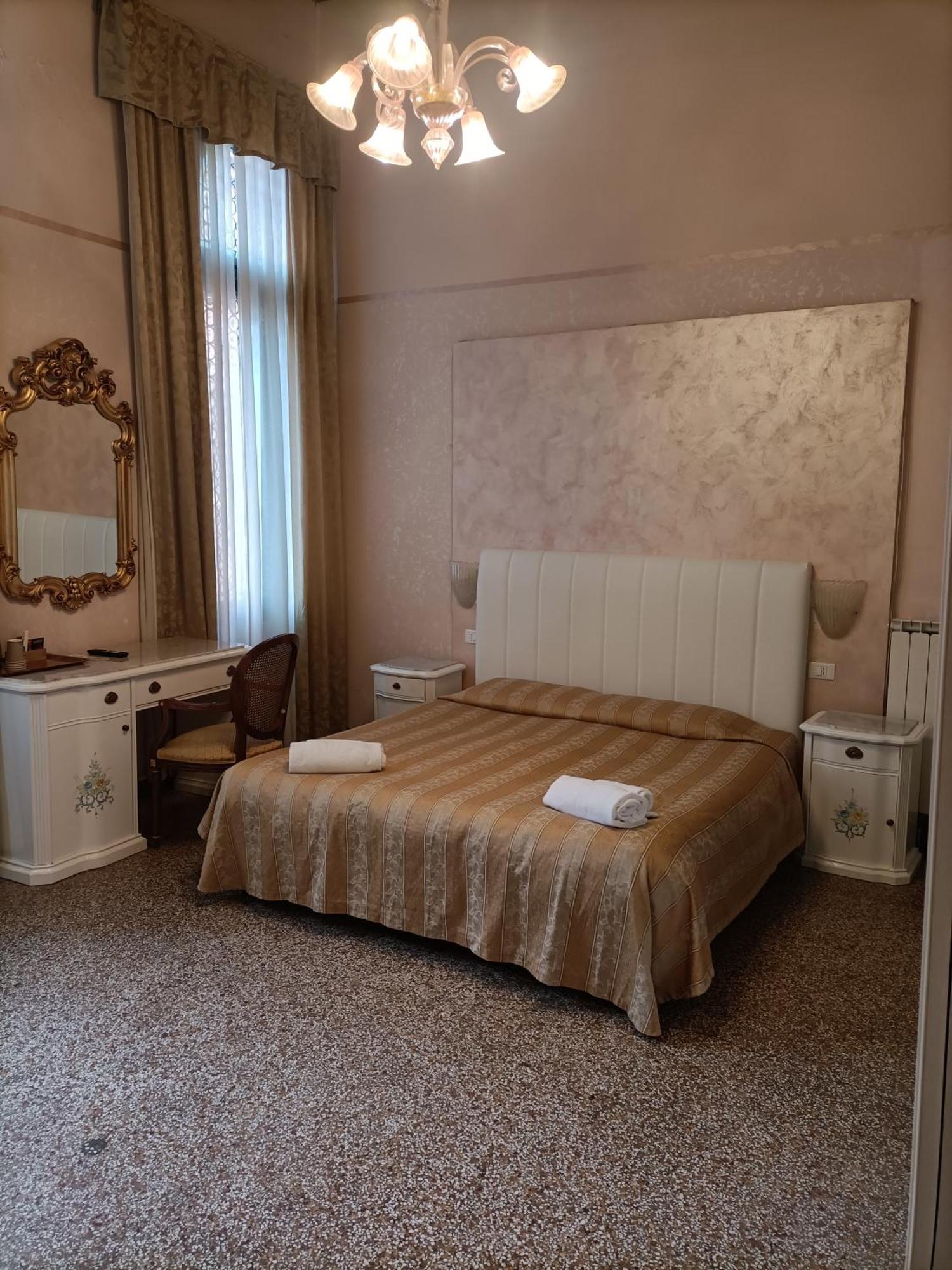 Palazzo Lion Morosini - Check In Presso Locanda Ai Santi Apostoli Venice Exterior photo