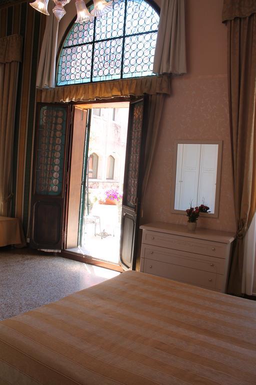 Palazzo Lion Morosini - Check In Presso Locanda Ai Santi Apostoli Venice Exterior photo