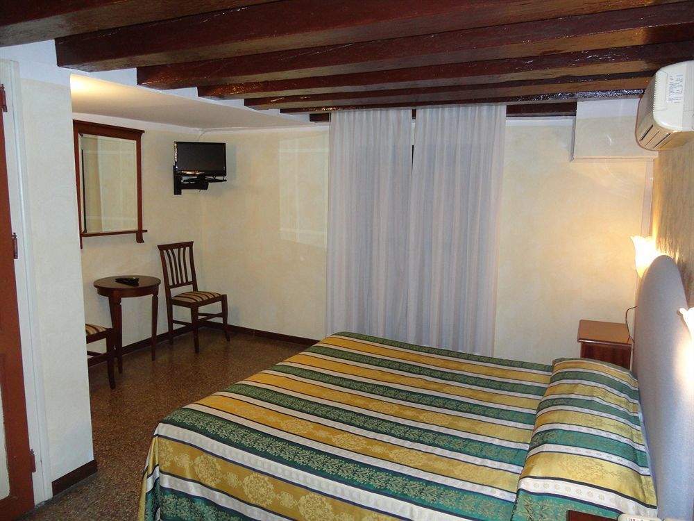 Palazzo Lion Morosini - Check In Presso Locanda Ai Santi Apostoli Venice Exterior photo